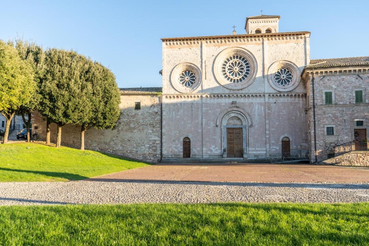 Hotel San Pietro Assisi Bagian luar foto